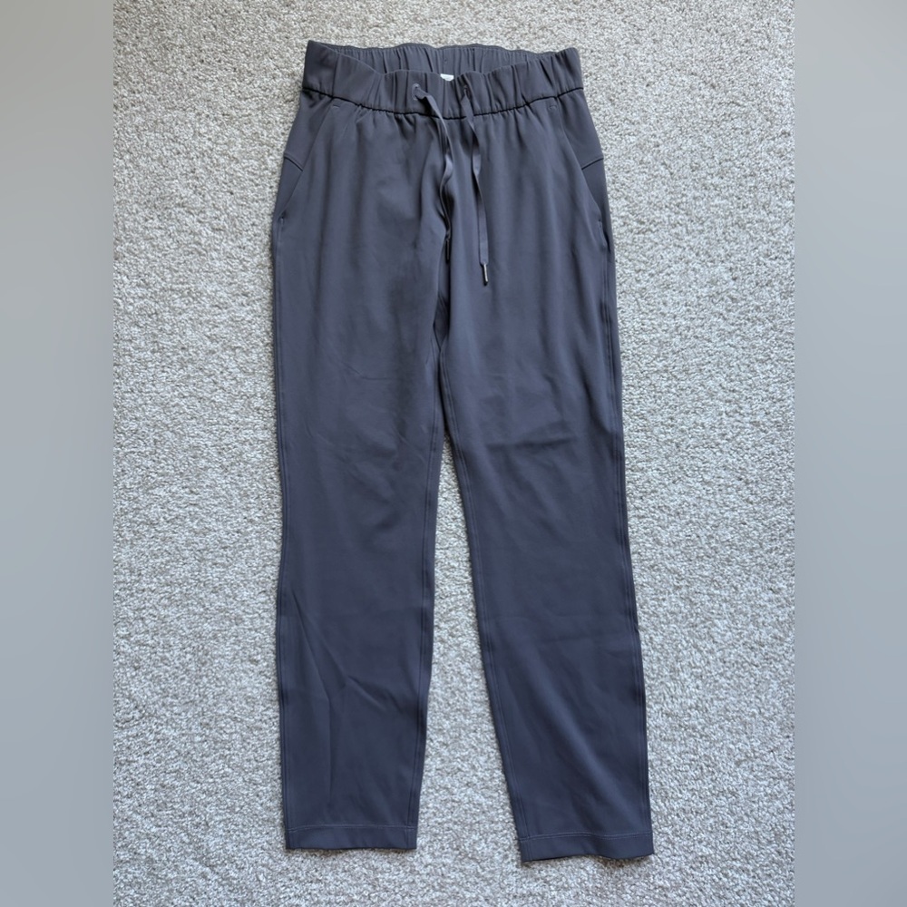 Lululemon On The Fly Pant 28"
Dark Shadow